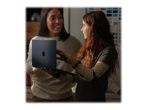 Apple MacBook Air - 34.46 cm (13.6") - M2 - 16 GB vorn rechts